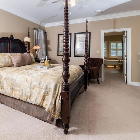 Pleasanton Courtyard Bed And Breakfast Fayetteville Eksteriør bilde