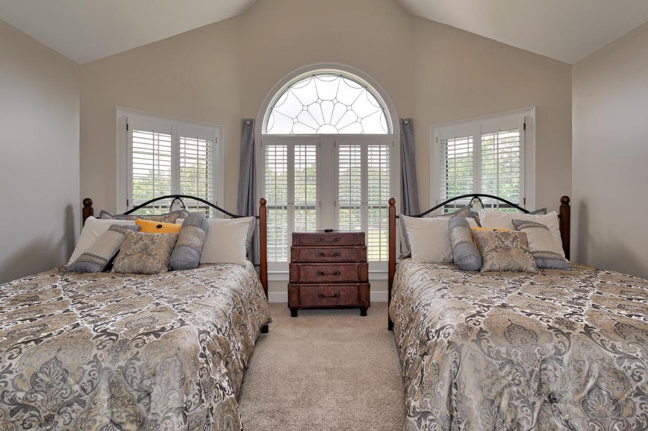 Pleasanton Courtyard Bed And Breakfast Fayetteville Eksteriør bilde